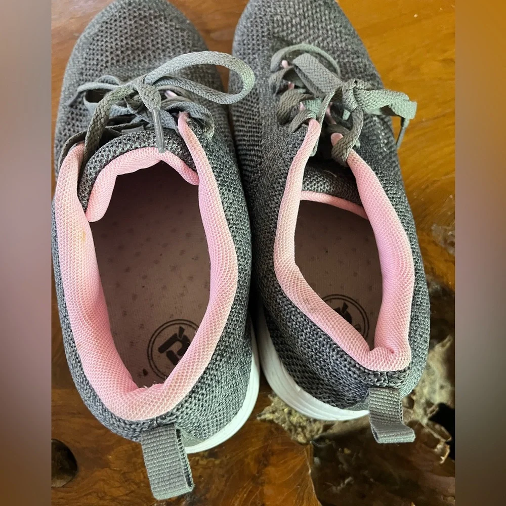 Propet Washable Walker Gray Pink Sneakers Slip-Resistant Size 9